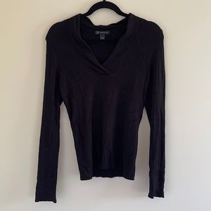 Stylish simple black v neck sweater!